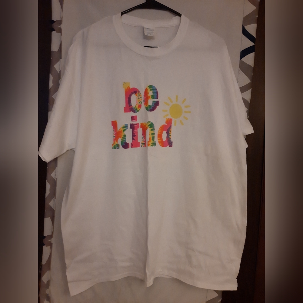 Sunshine sisters Be Kind Tee